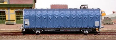 Electrotren E1613 two axles flat wagon with tarpaulin Kils 21 87 338 0 300-9 SNCF blue tarpaulin