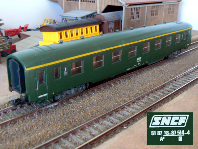 Lima réf. 309101 voiture A⁸ 51 87 18-87 514-4 SNCF type DEV AO