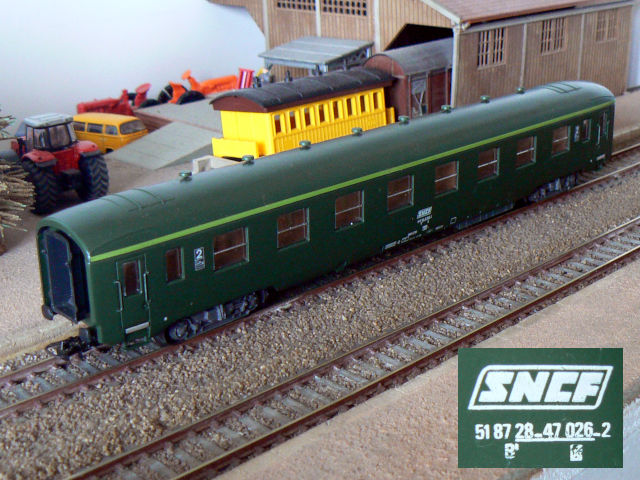 Lima réf. 309102 voiture B⁸ 51 87 28-47 026-2 SNCF type DEV AO