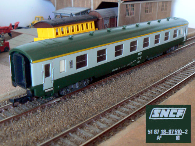 Lima réf. 309103 voiture A⁸ 51 87 18-87 510-2 SNCF type DEV AO