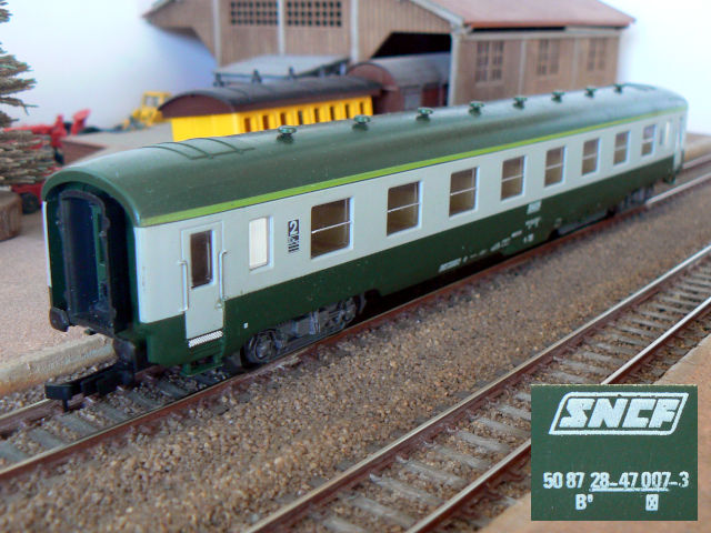 Lima réf. 309104 voiture B⁸ 50 87 28-47 007-3 SNCF type DEV AO