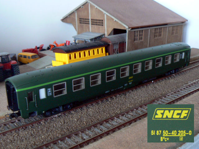 Lima réf. 309374 voiture B¹⁰c¹⁰ 51 87 50-40 205-0 SNCF type DEV AO