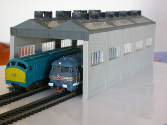 Jouef ref. 728 double-track engine shed